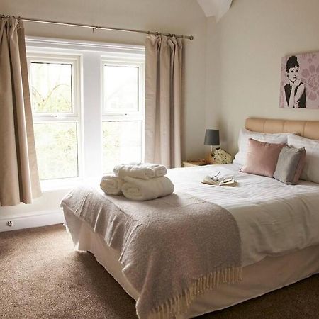 Comfy Big 7 Bedroom Townhouse Харогейт Екстериор снимка
