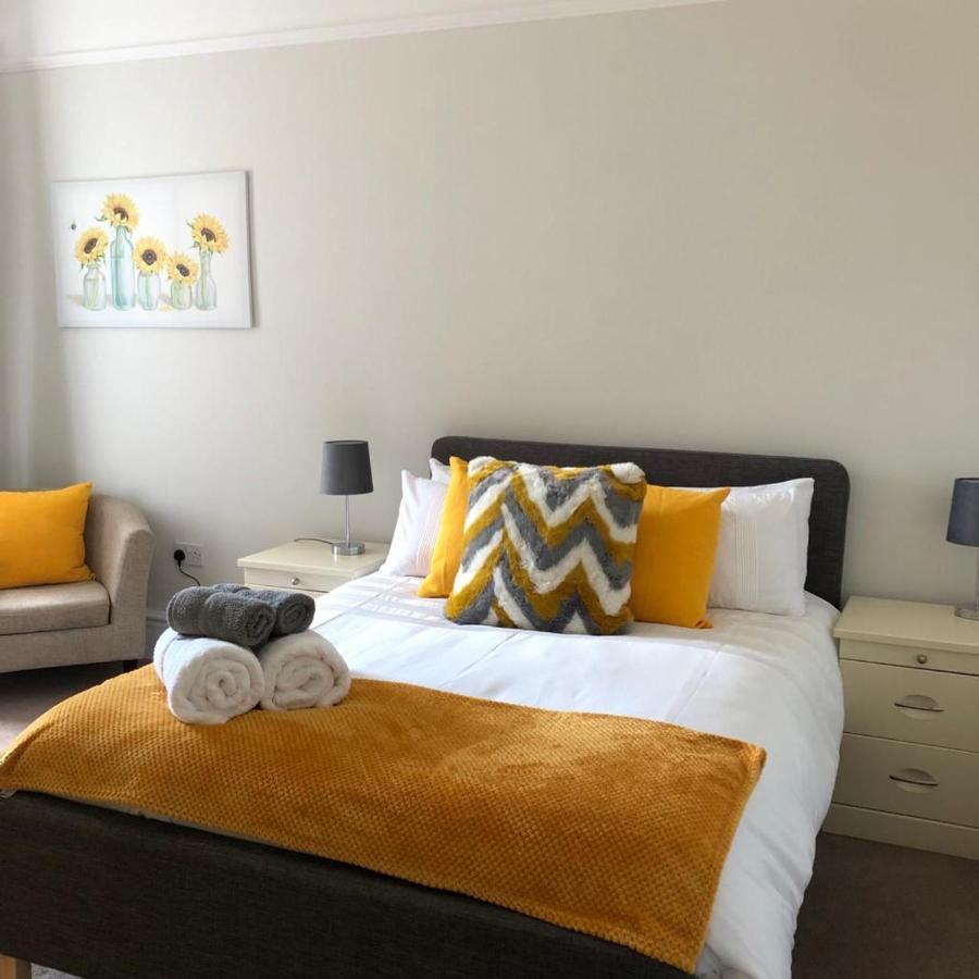 Comfy Big 7 Bedroom Townhouse Харогейт Екстериор снимка